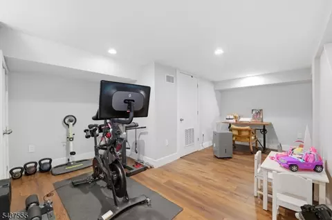 307 N Farview Ave, Paramus, NJ 07652 photo 35