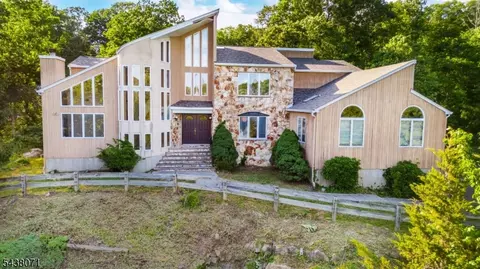 25 Wood Chase Ln, Kinnelon, NJ 07405