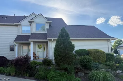 2 Caleb Ct, Hamburg, NJ 07419