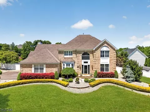 51 Canterbury Dr, Freehold, NJ 07728