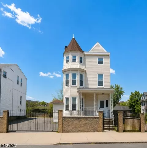 272 274 Parker St, Newark, NJ 07104