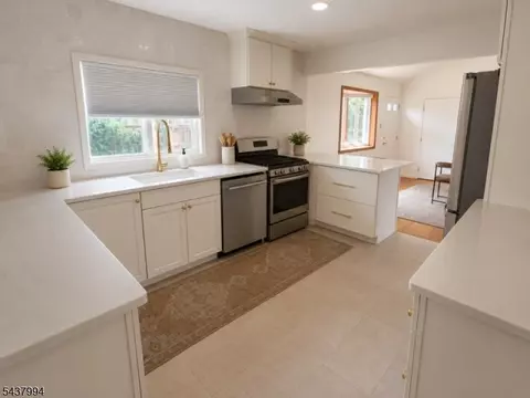 329 Maplewood Ave, Kenilworth, NJ 07033