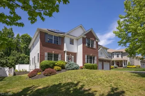 15 Winding Ridge Rd, Lake Hopatcong, NJ 07849