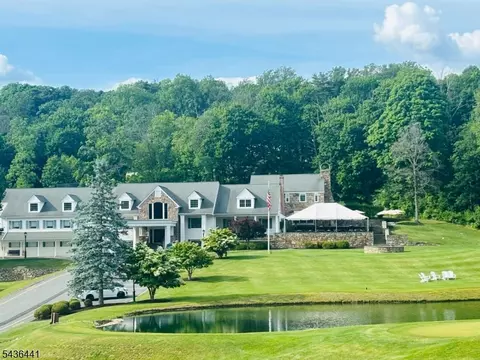 4 Meadowlark, Hackettstown, NJ 07840