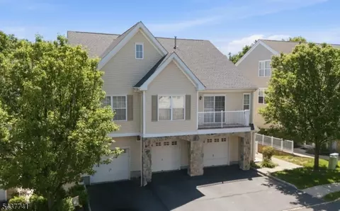 28 Mountainside Dr #28, Pompton Lakes, NJ 07442