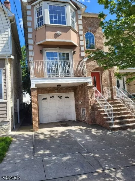 12 Geneva St, Elizabeth City, NJ 07206