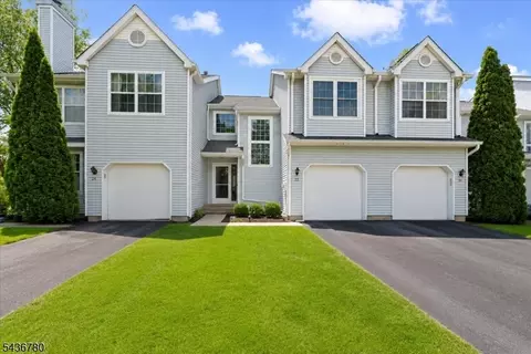 22 Willow Ci #702, Hamburg, NJ 07419
