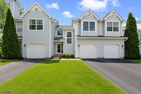 22 Willow Ci #702, Hamburg, NJ 07419