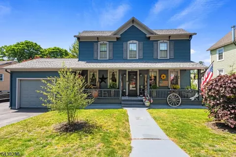 11 New St, Stanhope, NJ 07874