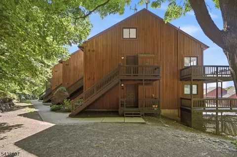 6 Brandywine Ct #2, Vernon, NJ 07462
