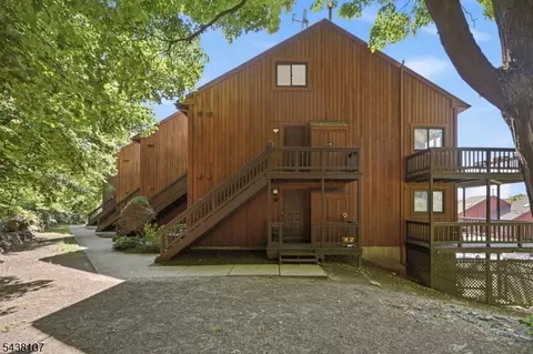 6 Brandywine Ct #2, Vernon, NJ 07462