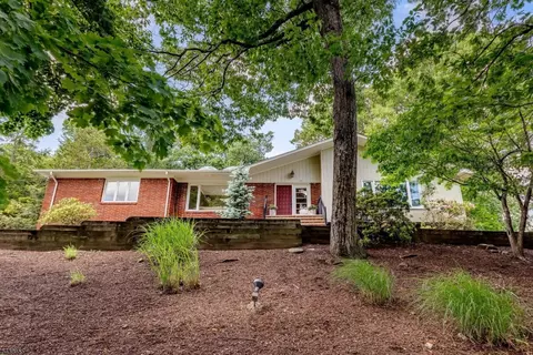 83 Brookside Ter, Caldwell, NJ 07006