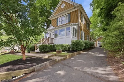 253 Essex St, Stirling, NJ 07980