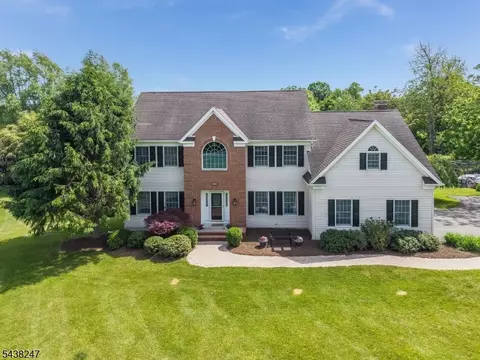 2 General Morgan Ln, Glen Gardner, NJ 08826