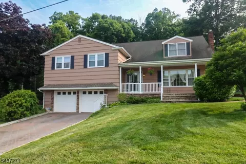 19 Mckinley Dr, Rockaway, NJ 07866