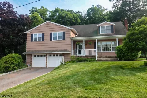 19 Mckinley Dr, Rockaway, NJ 07866