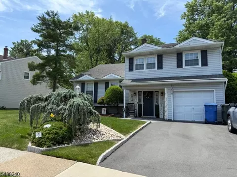 11 Coral Ct, Colonia, NJ 07067