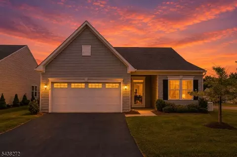 14 Mountain View Ln, Port Murray, NJ 07865