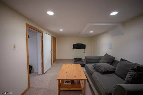 207 Grant Ave, Middlesex, NJ 08846 photo 17