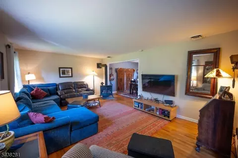 207 Grant Ave, Middlesex, NJ 08846 photo 3