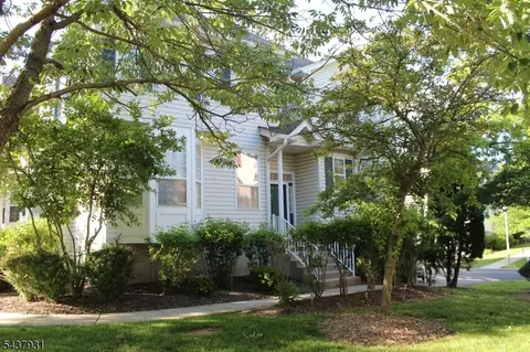 19 Cummington Ln, Flemington, NJ 08822