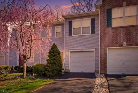 42 Pond Hollow Dr, Oak Ridge, NJ 07438