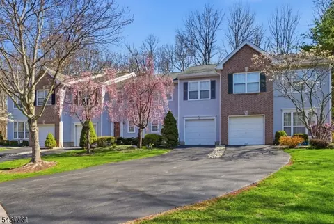 42 Pond Hollow Dr, Oak Ridge, NJ 07438
