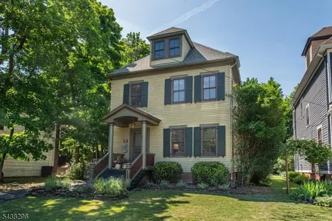 35 Brookside Ave, Caldwell, NJ 07006