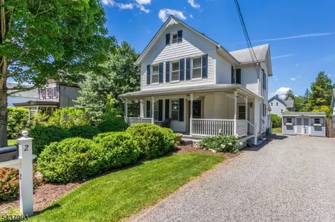 2 Overlook Ave, Gladstone, NJ 07934