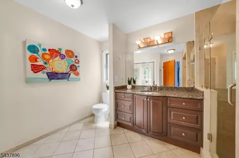 Bath - 72 Agawam Dr, Wayne, NJ 07470 photo 1 of 4