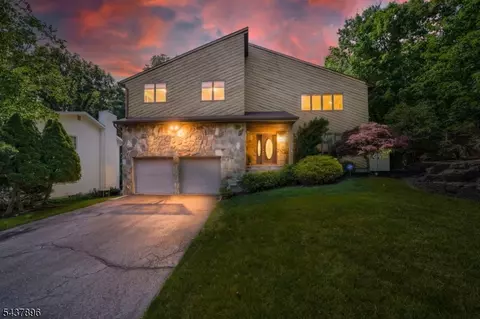 72 Agawam Dr, Wayne, NJ 07470