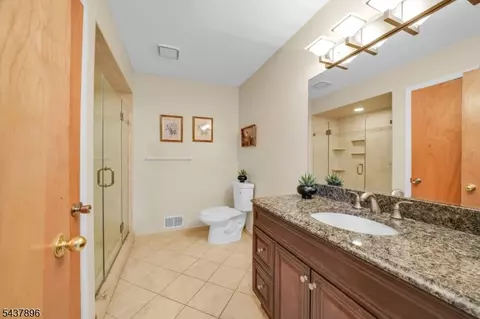 Bath - 72 Agawam Dr, Wayne, NJ 07470 photo 3 of 4