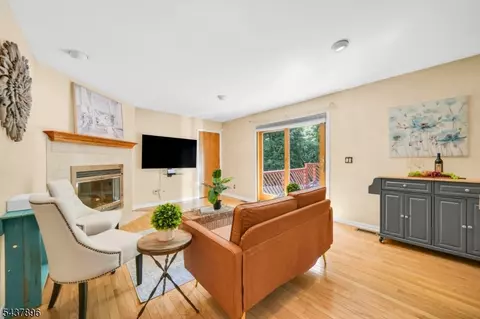 Living - 72 Agawam Dr, Wayne, NJ 07470 photo 6 of 6