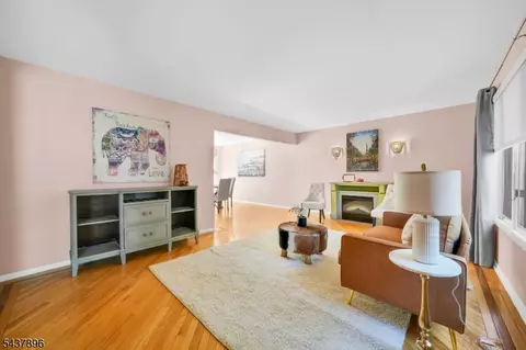 Living - 72 Agawam Dr, Wayne, NJ 07470 photo 2 of 6