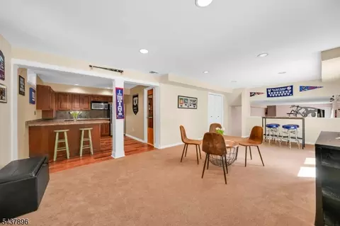 72 Agawam Dr, Wayne, NJ 07470 photo 27