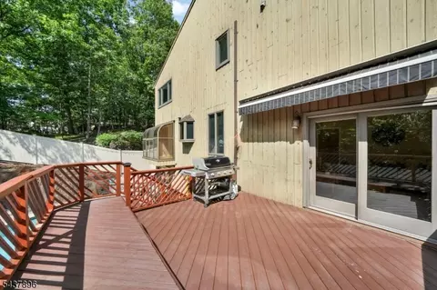72 Agawam Dr, Wayne, NJ 07470 photo 15