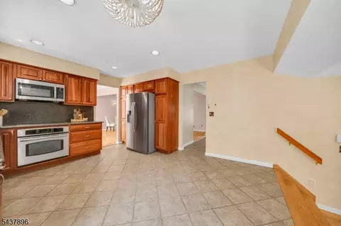 Entry Way - 72 Agawam Dr, Wayne, NJ 07470 photo 1 of 4