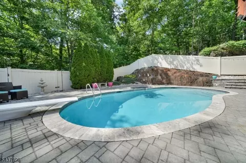 72 Agawam Dr, Wayne, NJ 07470 photo 35