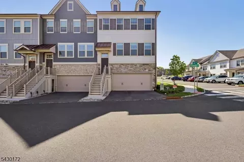 1 Periwinkle Ln, Warren, NJ 07059