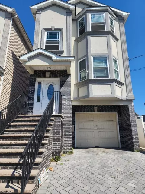 25 Amity St, Elizabeth, NJ 07202