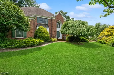 38 Canterbury Rd, Denville, NJ 07834