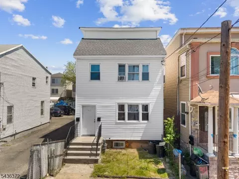 313 Livingston St, Elizabeth City, NJ 07206