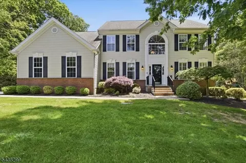 7 Donna Ln, Flanders, NJ 07836