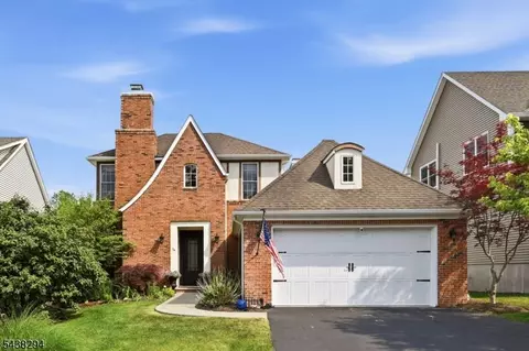 14 Bluffs Ct, Hamburg, NJ 07419