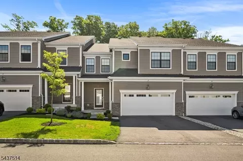 17 Kelsch Dr, Morris Plains, NJ 07950