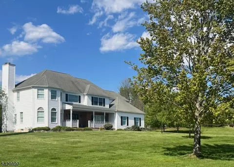 22 Red School House Rd, Lebanon, NJ 08833