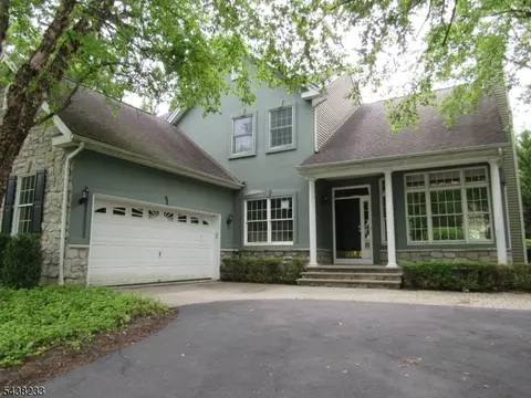 26 Bethpage Dr, Skillman, NJ 08558
