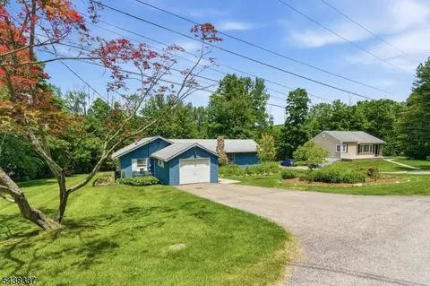 1 Maple Dr, Sussex, NJ 07461