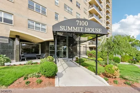 7100 Blvd E, Guttenberg, NJ 07093