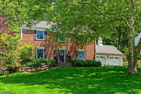 22 Ridge Dr W, Berkeley Heights, NJ 07922
